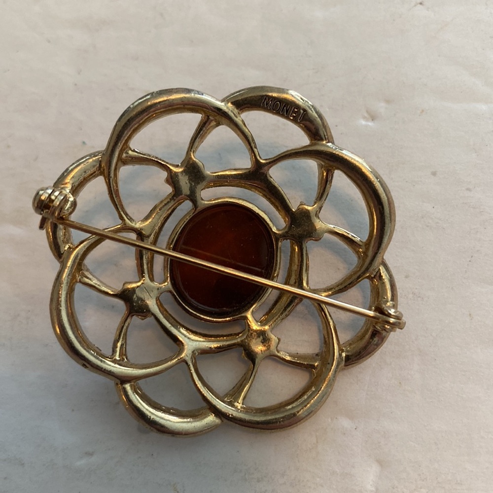 Vintage Monet Pin/Brooch Signed. Tote P4 - Picture 3 of 4